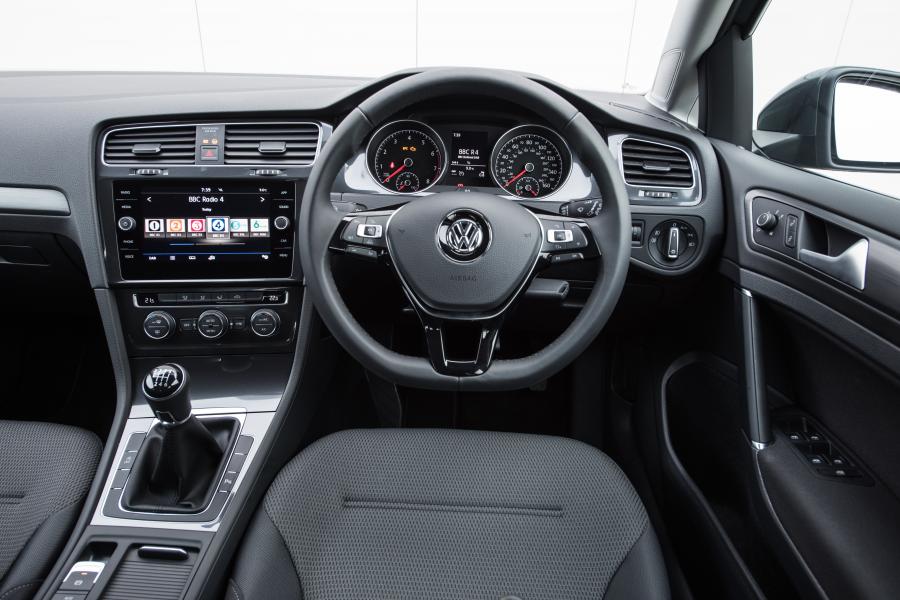 Торпедо Volkswagen Golf TSI Estate 2017 года  (UK) (фото 22 из 24)